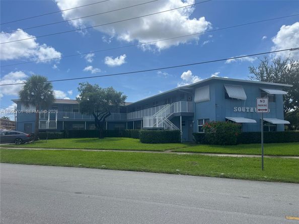 3856 S Cir Drive 6, Hollywood FL 33021