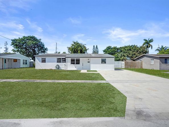 1437 SW 1st Avenue, Deerfield Beach FL 33441