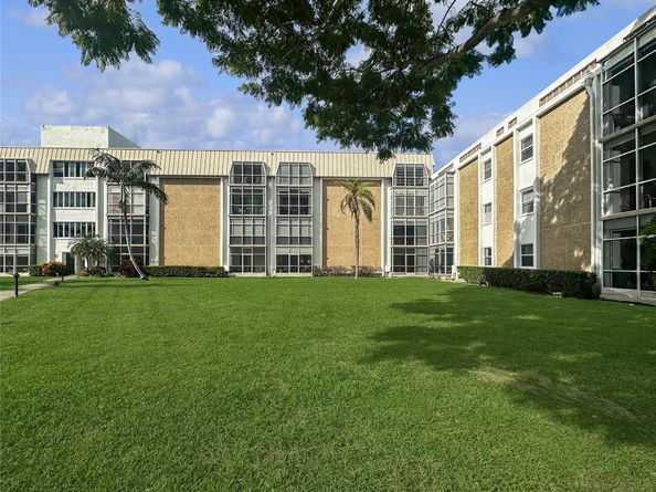 2970 NE 16th Ave 102B, Oakland Park FL 33334