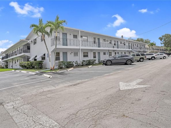 7401 Pines Boulevard 221, Pembroke Pines FL 33024