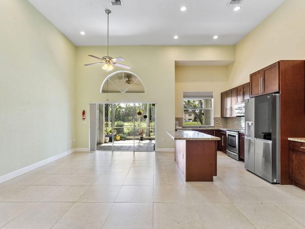 7793 Highlands Cir, Margate FL 33063