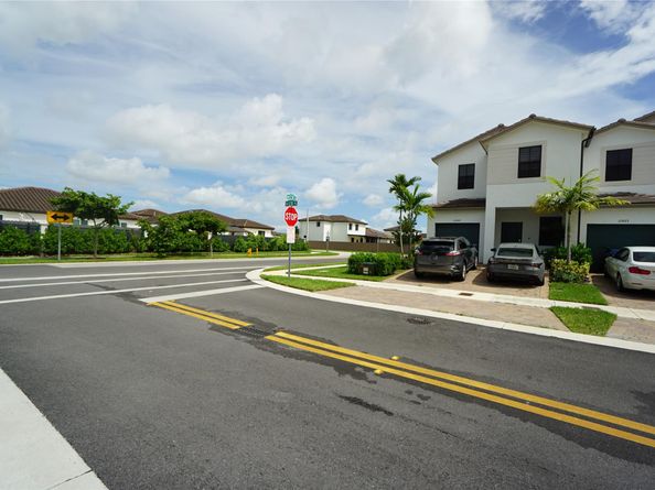 23010 SW 128th Pl 23010, Miami FL 33170