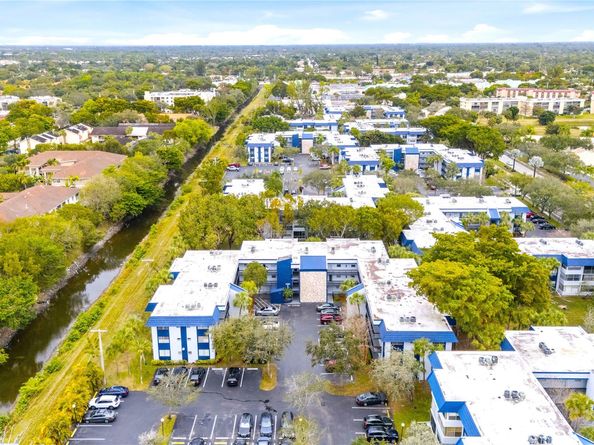 3150 Holiday Springs Blvd 308, Margate FL 33063