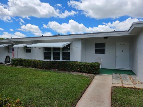 7205 W Oakridge Circle, Lake Worth FL 33462