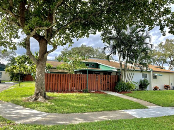 1020 Manor Drive 1C, Palm Springs FL 33461