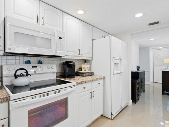 899 Jeffery Street 301, Boca Raton FL 33487