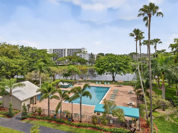 2205 S Cypress Bend Dr 505, Pompano Beach FL 33069