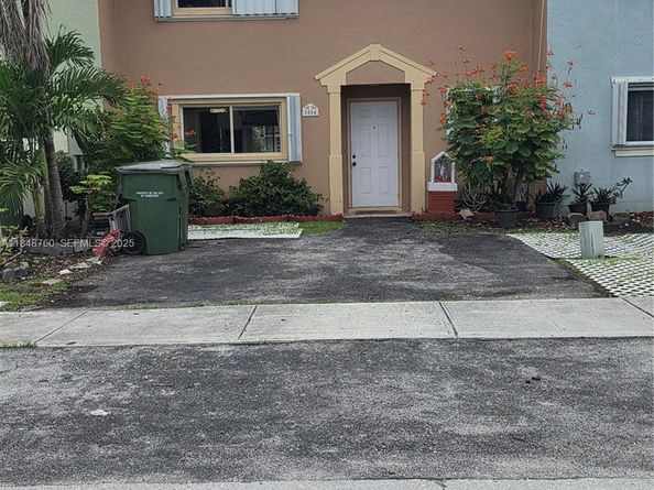1084 SE 13th Avenue, Homestead FL 33035