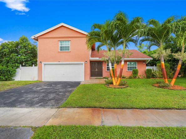 7527 SW 7th Court, North Lauderdale FL 33068