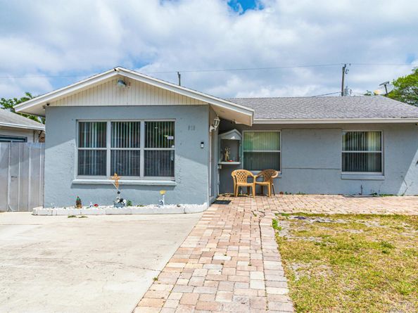 513 El Vedado, West Palm Beach FL 33405