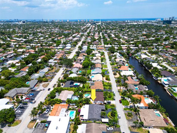 1425 NE 55th St, Fort Lauderdale FL 33334