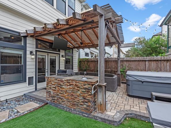 5825 Petty Street, Houston TX 77007