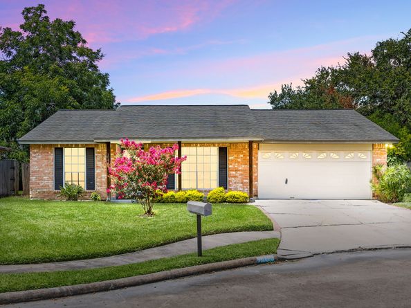 10410 Cedartowne Lane, Sugar Land TX 77498