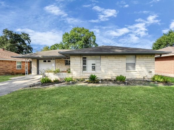 1226 Stonecrest, Houston TX 77018