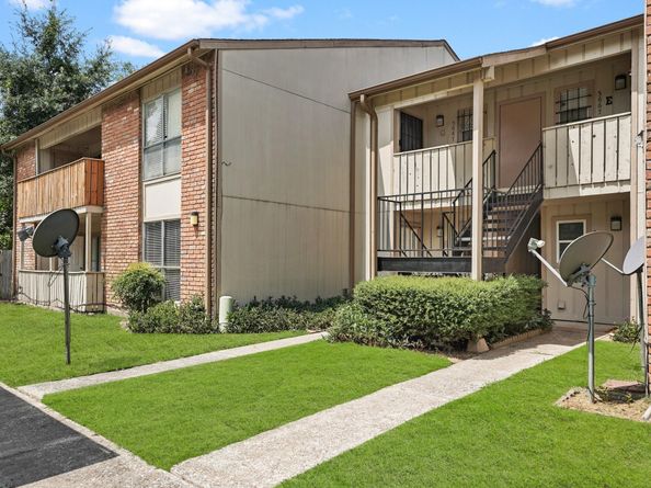 5667 Birchmont Drive H, Houston TX 77091
