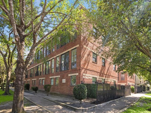 100 Mcgowen Street A, Houston TX 77006