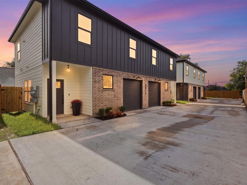 5034 Mallow St A B, Houston TX 77033
