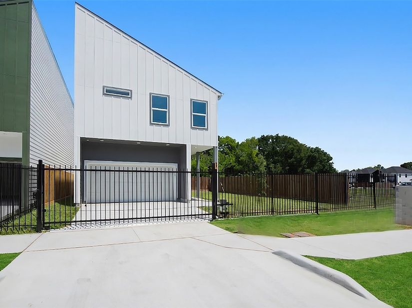 9313 Jutland Road, Houston TX 77033