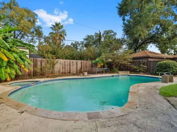 5206 Lodge Creek Dr Drive