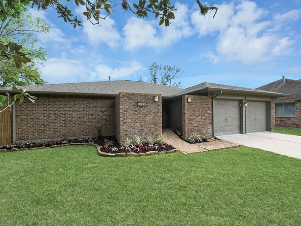 2438 Willow Bend Drive, Richmond TX 77406