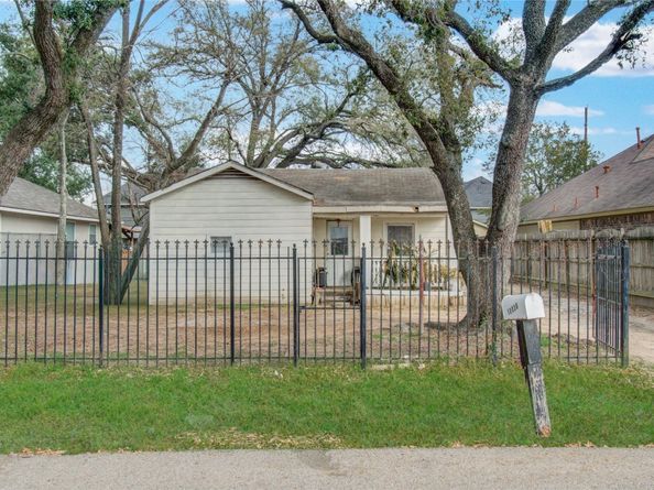 10038 Bamboo Road, Houston TX 77041