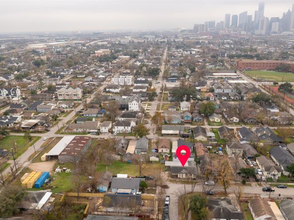 1302 Ryon Street, Houston TX 77009