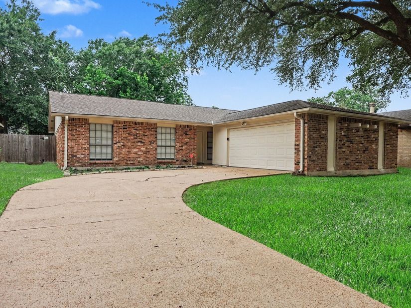 5219 Cairnleigh Drive, Houston TX 77084