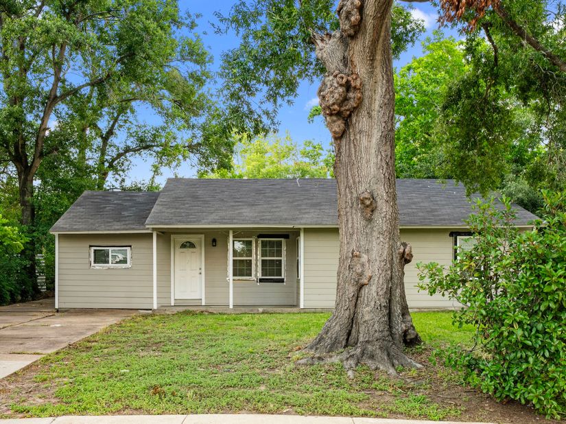 5835 Southseas Street, Houston TX 77033