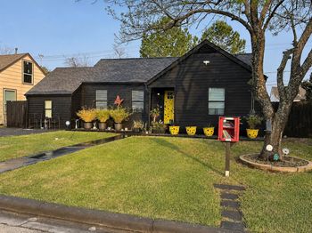 2043 Des Jardines Street