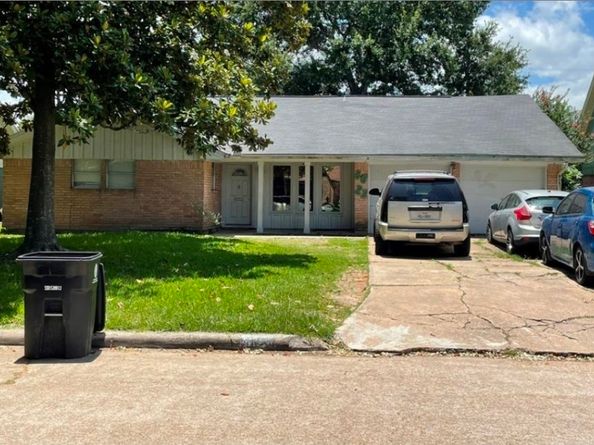 8623 Nairn Street, Houston TX 77074