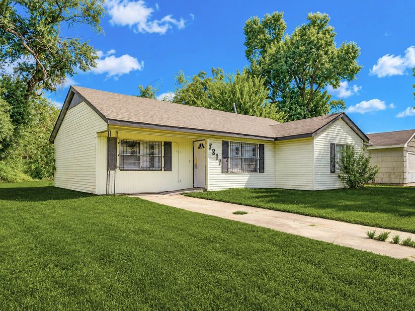 7217 Parker Road, Houston TX 77016