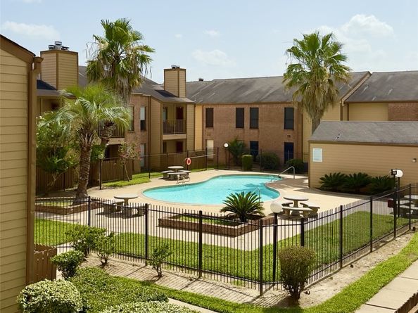 16111 Aspenglenn Drive 208, Houston TX 77084