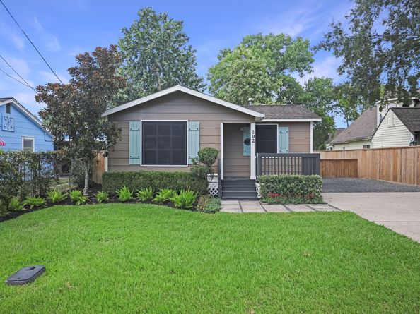 202 Fannin Street, Tomball TX 77375