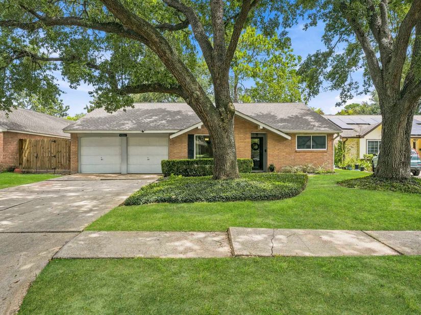 6006 Vicki John Drive, Houston TX 77096