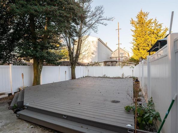 13 Meadow St, Bayonne NJ 07002