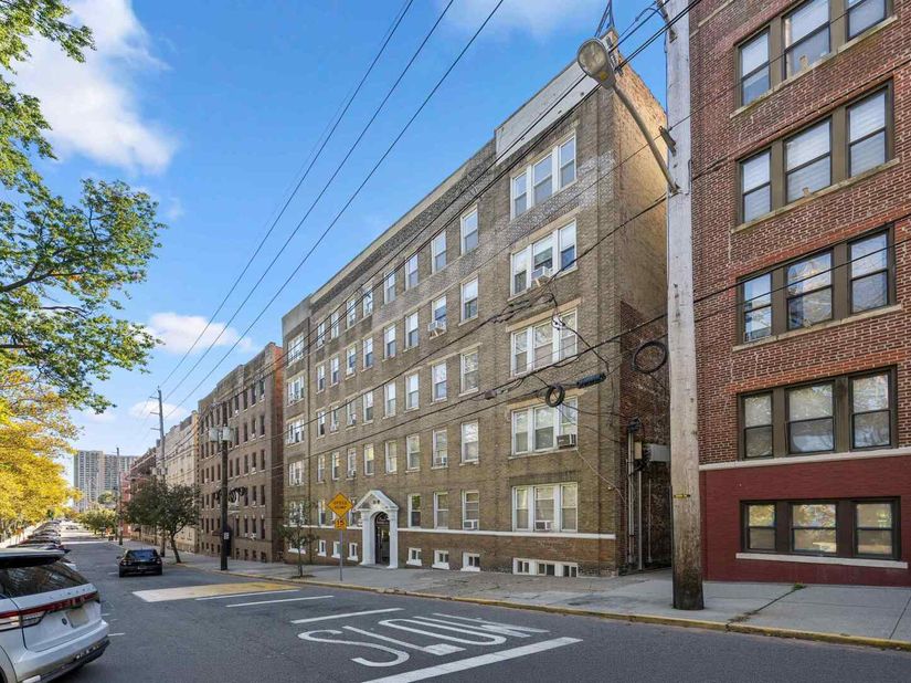 325 79th St 56, North Bergen NJ 07047