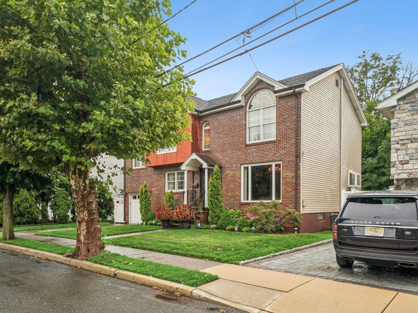 18 Gail Pl, Secaucus NJ 07094