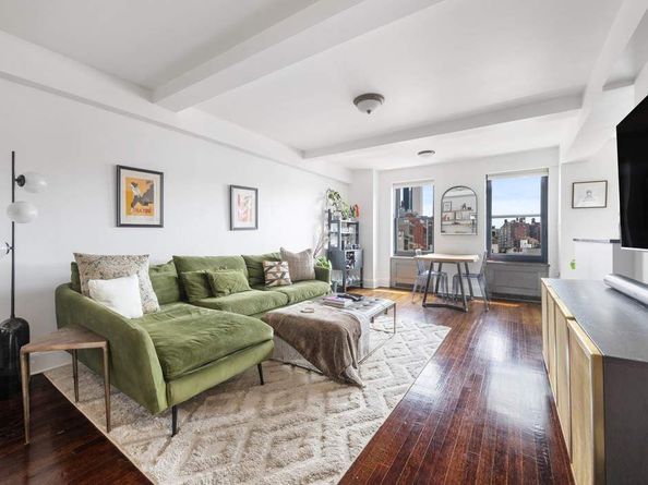 300 West 23rd Street 8G, New York NY 10011