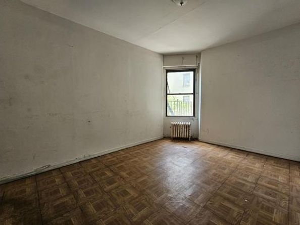 21-15 33rd Street 2C, Queens NY 11105