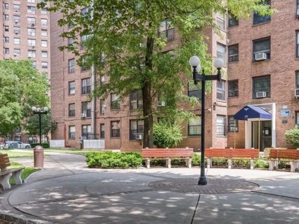 210 Clinton Avenue 4H, Brooklyn NY 11205