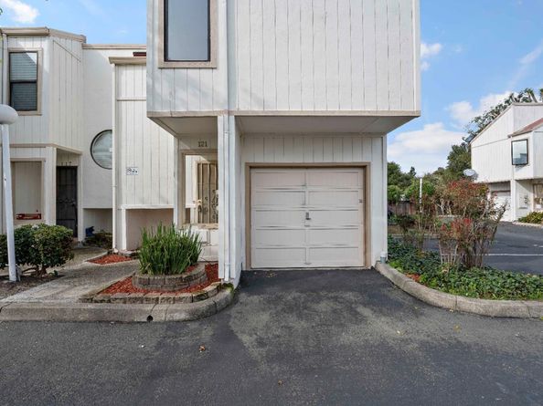 121 Creekside Court, El Sobrante CA 94803