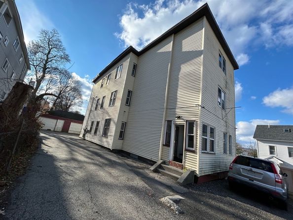 7 Bluff St, Worcester MA 01610