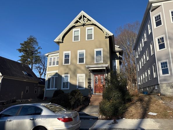 26 Lee St, Worcester MA 01602