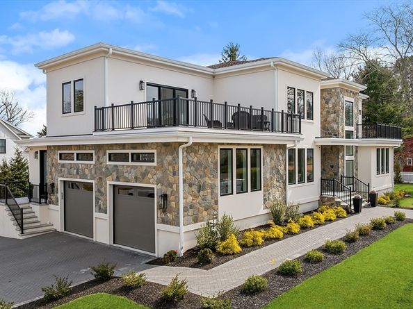 5 Colonial Rd, Needham MA 02492