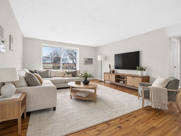 8 Kittredge St 10, Boston MA 02131