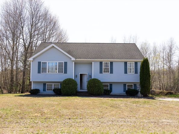 12 Hamilton Way, Holbrook MA 02343