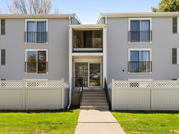 10 Village Green Ln 19, Natick MA 01760