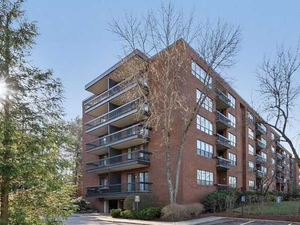 210 Nahanton St 522, Newton MA 02459