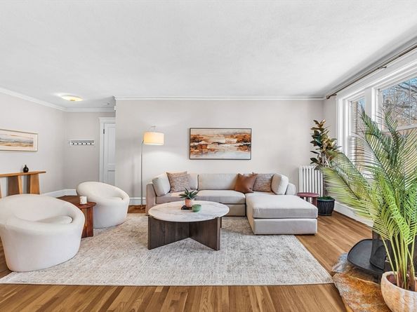50 Lancaster Ter 4, Brookline MA 02446