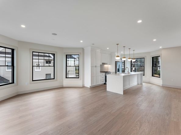 142 Metropolitan U:2, Boston MA 02131